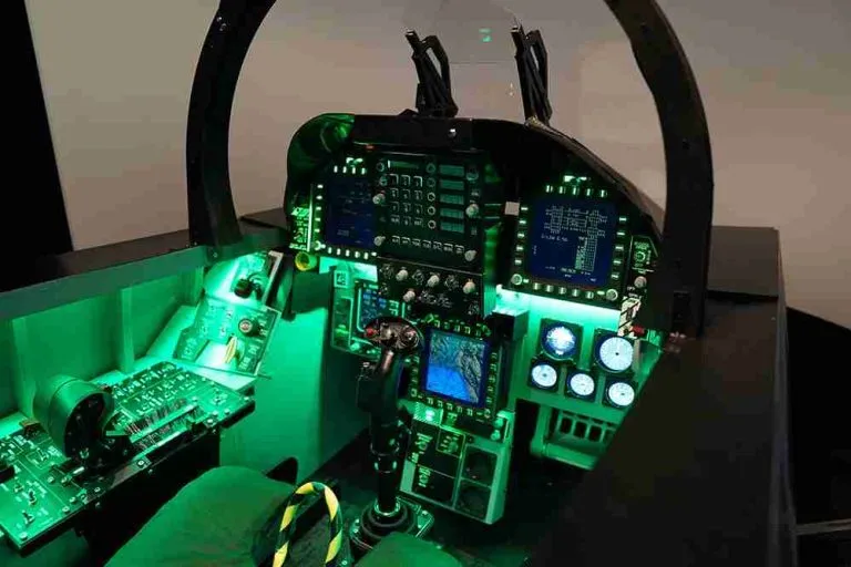 F18 Mixed-Reality Simulator